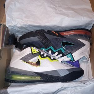 Men's Nike lebron xvIII low white/black-iron,grey-volt